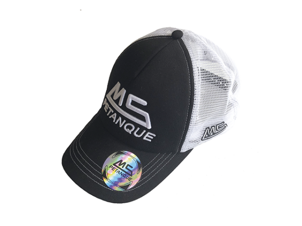 GORRA CON BORDADO BLANCO